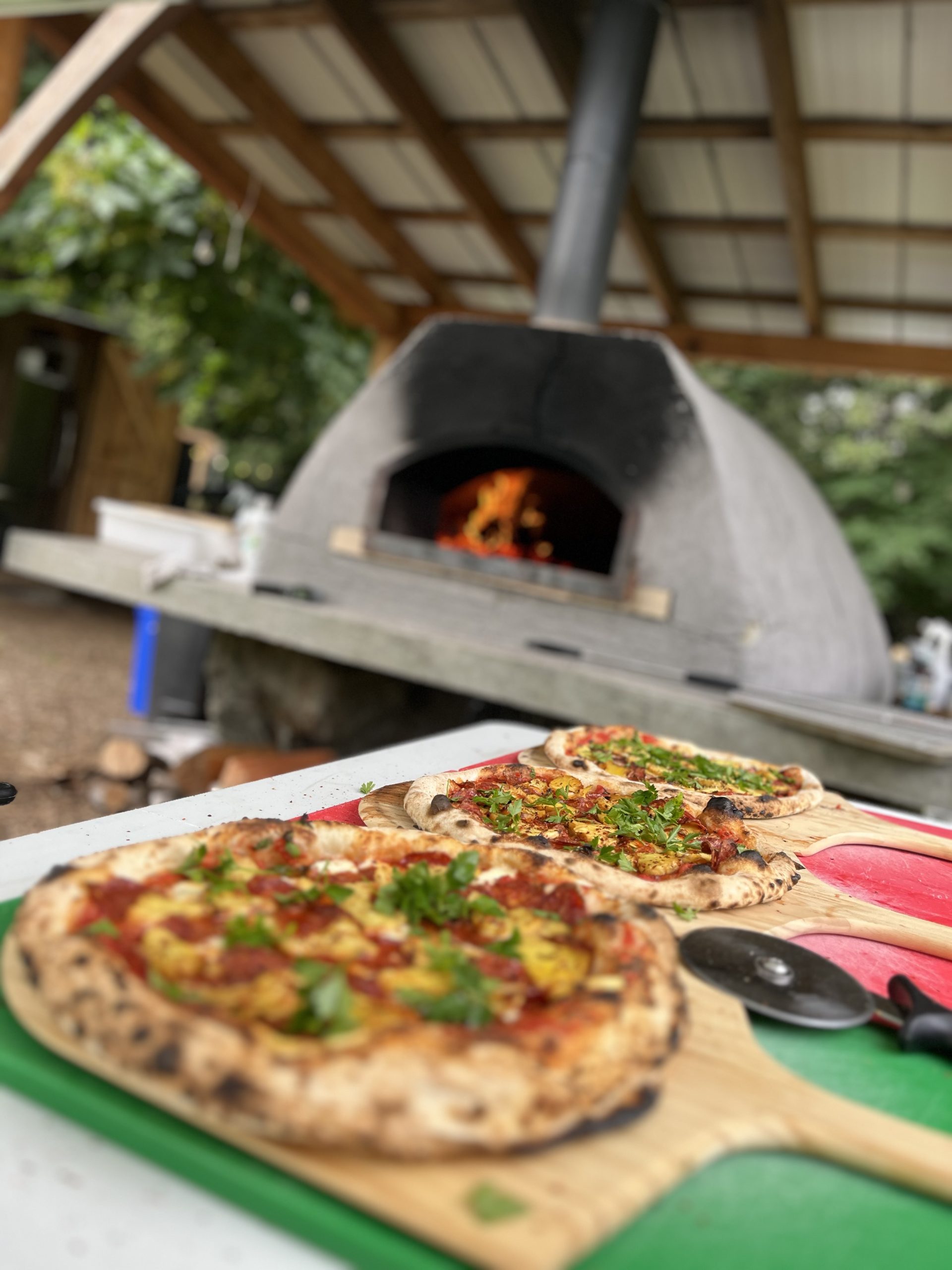 Who is turning on christmas lights in bilston 2025